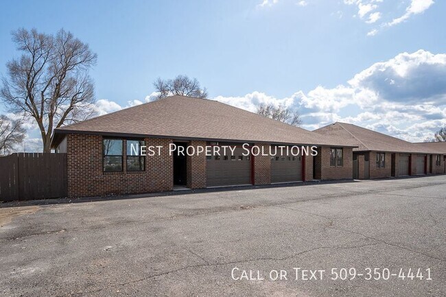 Building Photo - 1213 Rd F .2 NE