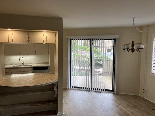 Foto del edificio - 1860 W Highland Ave