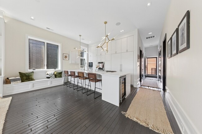 Foto del edificio - 2756 N Magnolia Ave