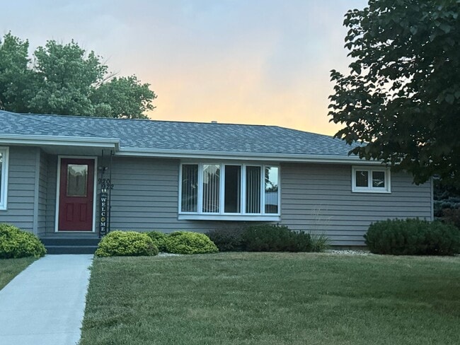 Building Photo - 2 Bed 2 Bath in Duplex for 55+