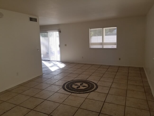 Building Photo - 6109 Crockery St