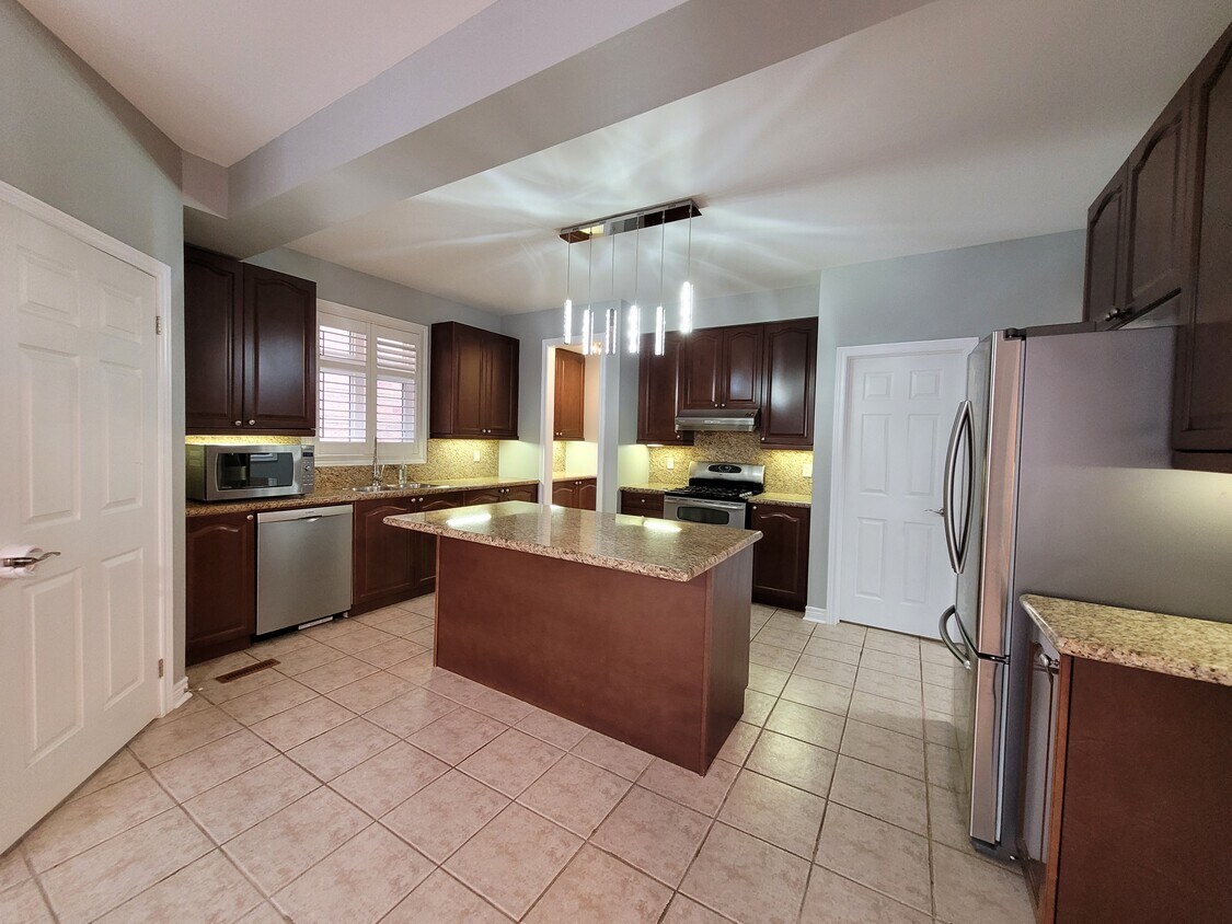Photo principale - 5150 Doubletree Dr