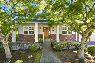 Building Photo - 22 10th Pl S
