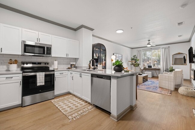 Building Photo - Lorian