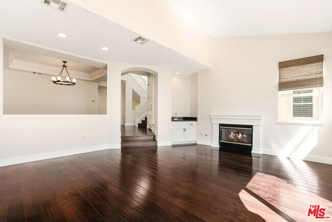 Building Photo - 6463 Zuma View Pl