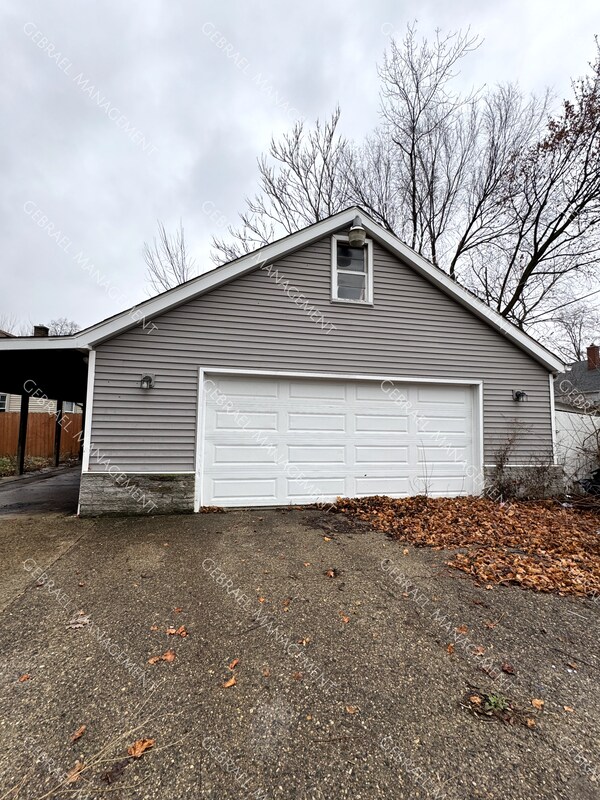 Building Photo - 702 Crawford St