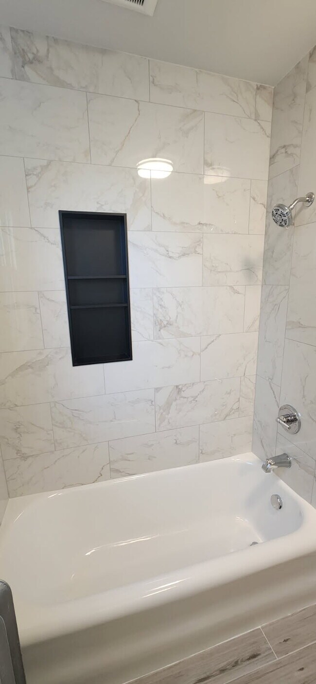 Baño - 425 Fountain St