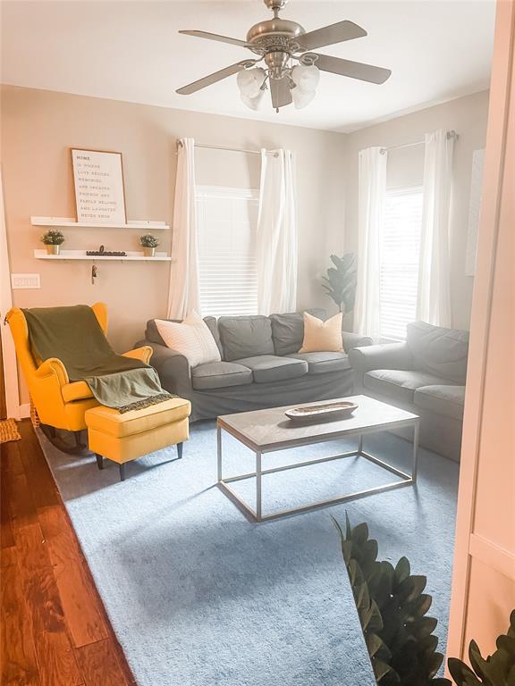 Building Photo - 2202 E 9th St