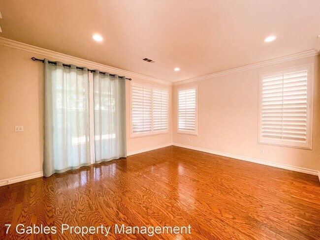 Building Photo - 4 br, 2.5 bath House - 24 Redberry