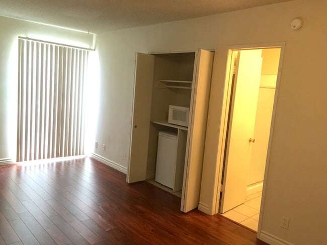 Building Photo - Casablanca West Apartments