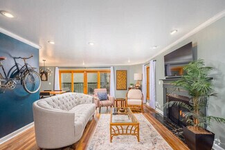 Building Photo - 111 River Dr
