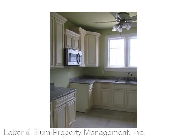 Building Photo - 5801 Fontainebleau Dr
