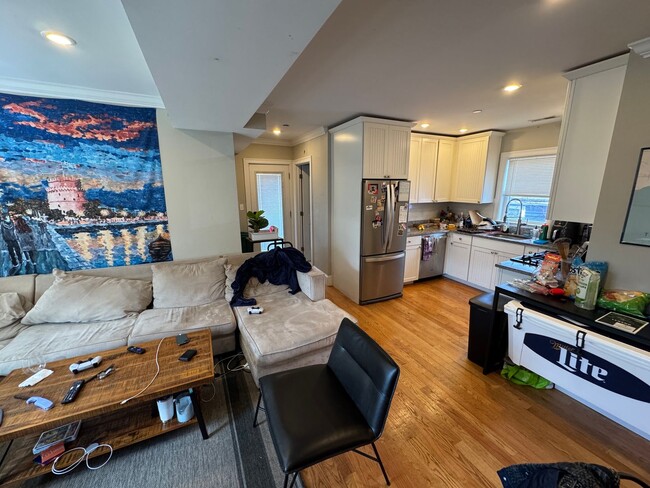 Photo - 183 River St Apartment