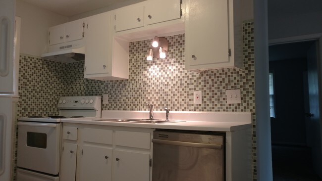 Kitchen - 511 Fatherland St