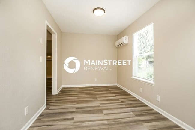 Building Photo - 3 Bedroom Pet-Friendly Home in MURFREESBORO, TN with Main Street Renewal