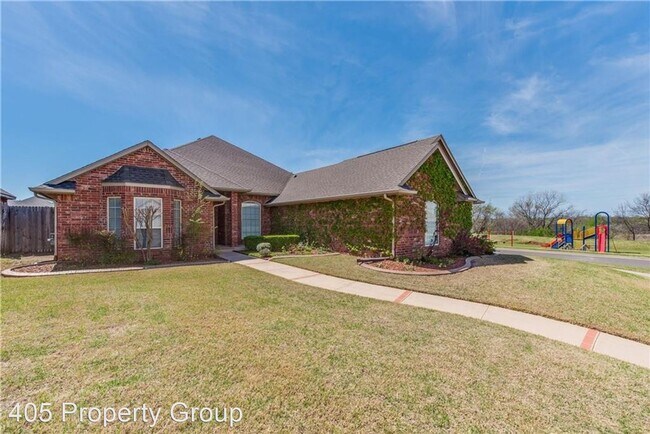 Building Photo - 4 br, 2 bath House - 2600 SE 6th St