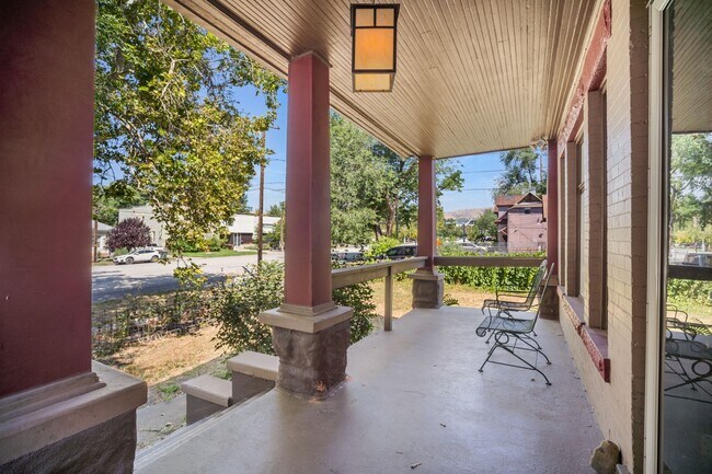 Building Photo - 625 S 400 E