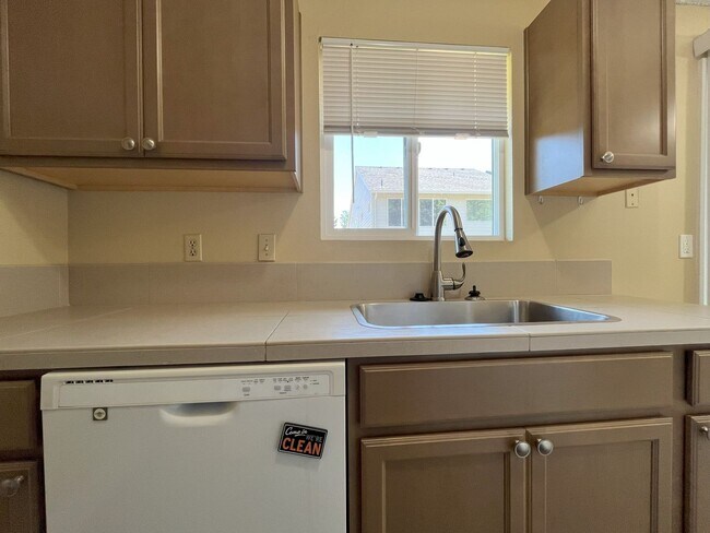 Building Photo - 2-Bedroom Home w/ Garage, A/C, & Backyard!