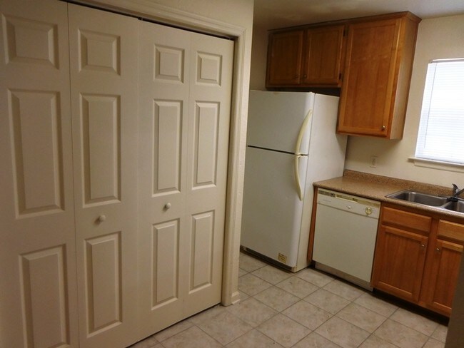 Foto del edificio - 943 Balkin Rd