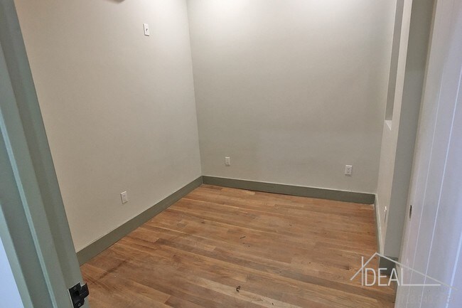 Foto del edificio - 1625 St Johns Pl