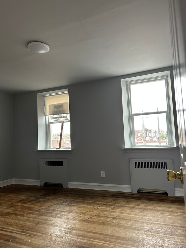 Dormitorio delantero - 6723 Castor Ave