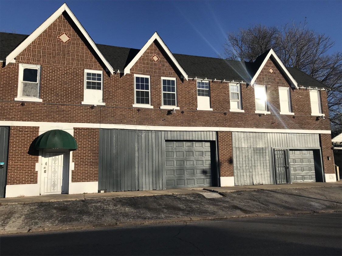 Primary Photo - 1216 N Blackwelder Ave