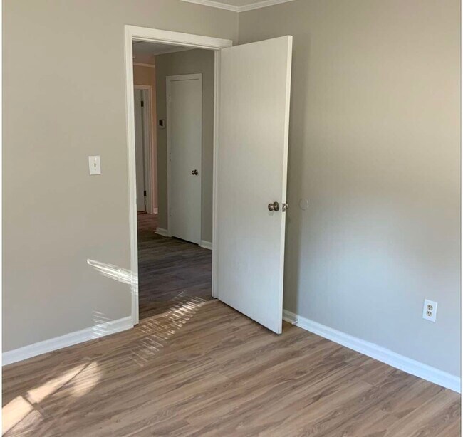 Foto del edificio - 504 S Harvin St