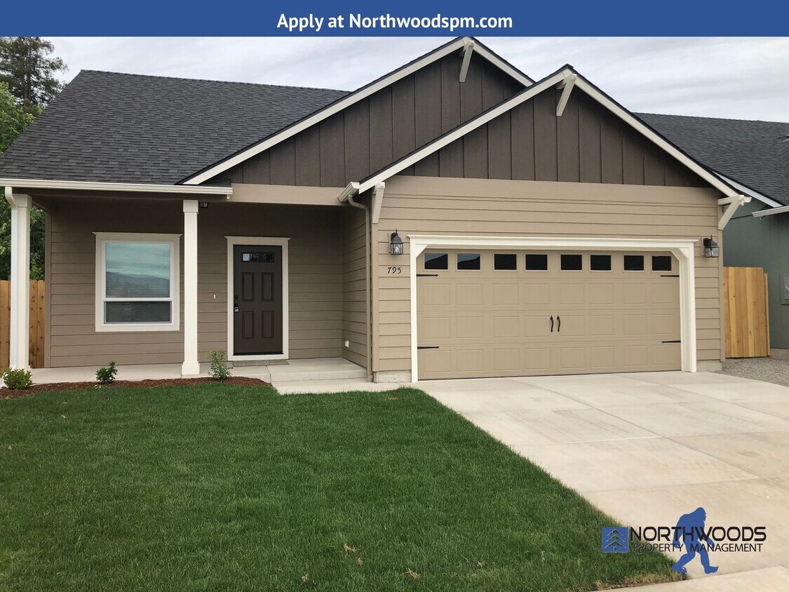 Primary Photo - Beautiful Newer Build 3 Bedroom 2.5 Bath 2...