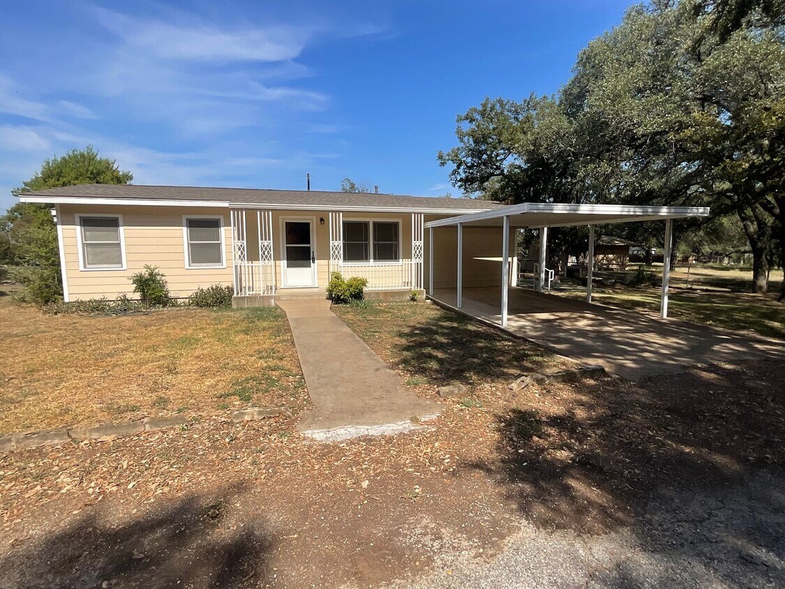 Primary Photo - **Available Now** AMAZING 3 bedroom 2 Bath...