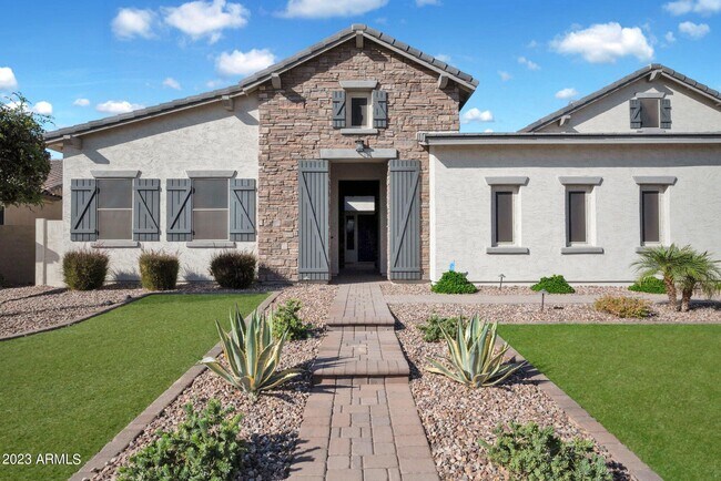 Building Photo - 9238 W Villa Chula