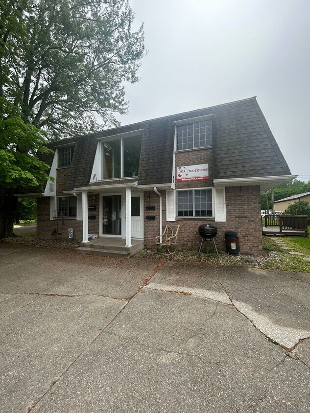 Primary Photo - 324 Cottage St