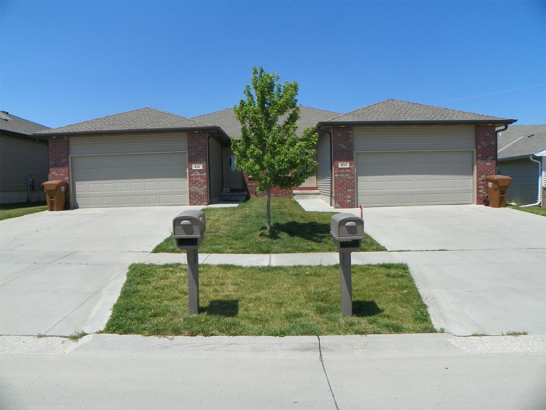 Primary Photo - 6501 Whitewater Ln