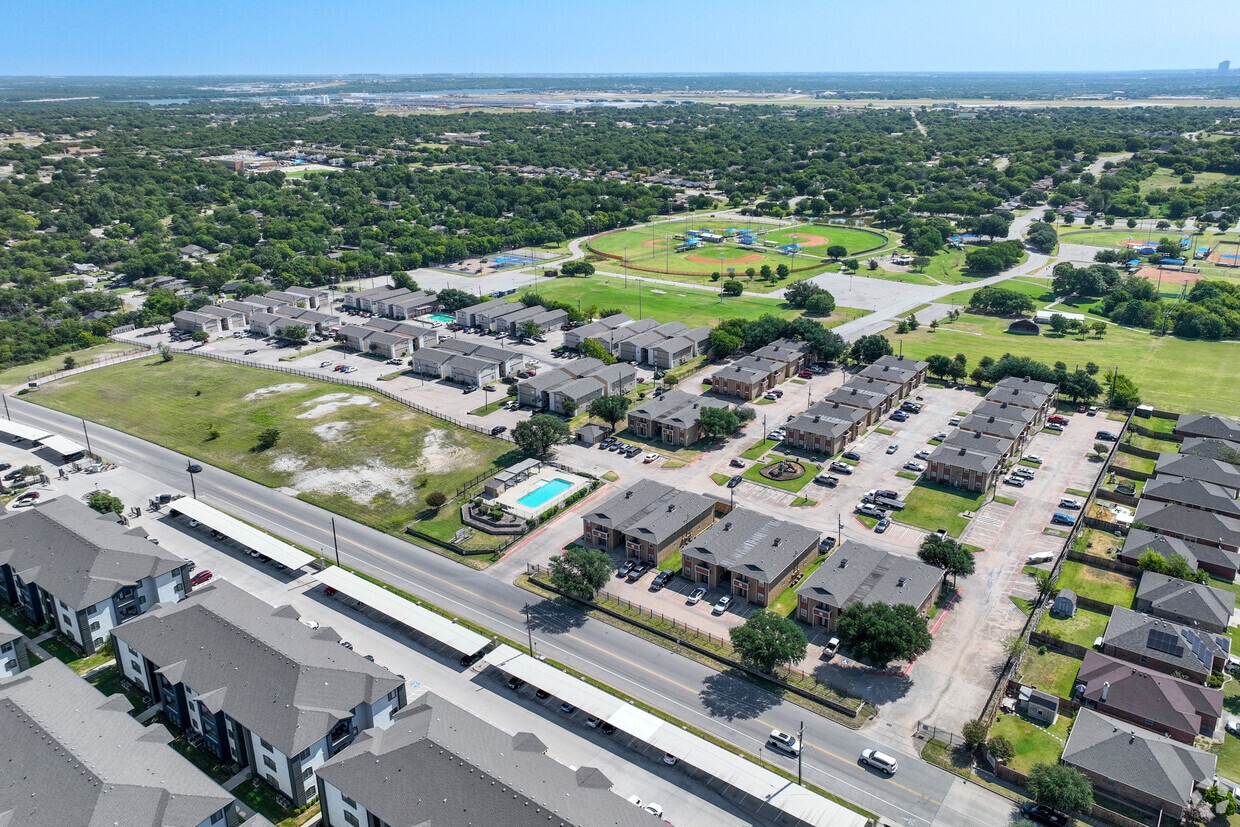 Primary Photo - Ridge & Parkdale Apartments