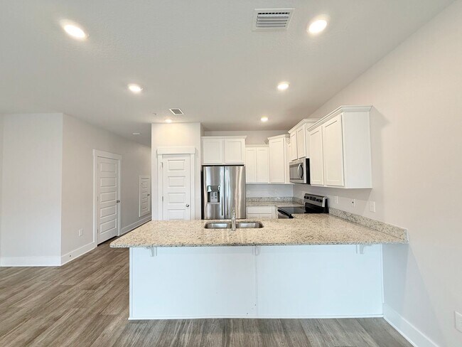 Foto del edificio - Stunning Townhome - Prime Pensacola Location