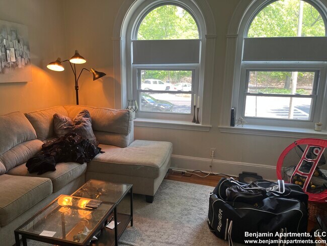 Foto del edificio - 1563 Beacon St