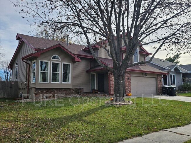 Building Photo - 5039 S 163rd Ave