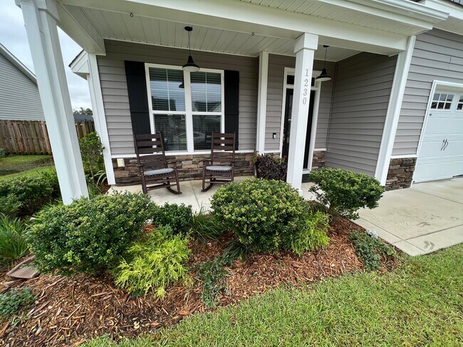 Front entry porch - 1230 Big Field Dr