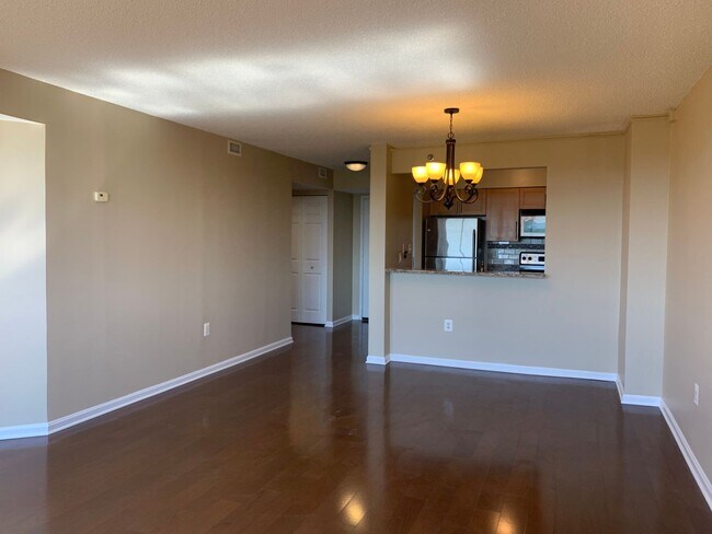 Foto del edificio - Rarely Available Penthouse 1BD/1BA in Gros...