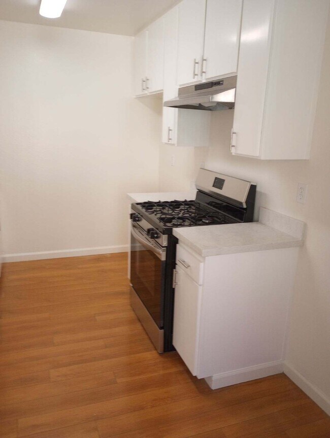 Foto del edificio - 320 W Maple St