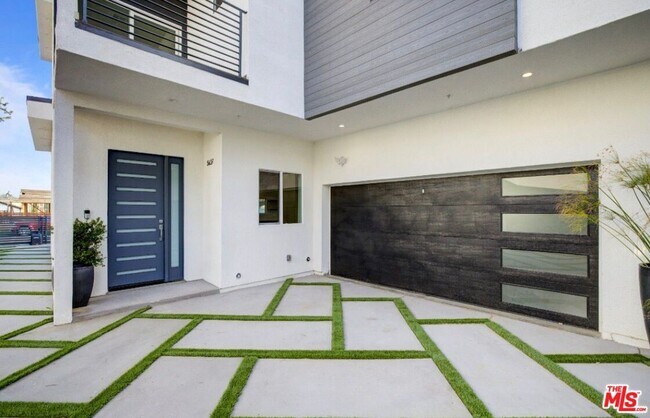 Building Photo - 5641 Riverton Ave