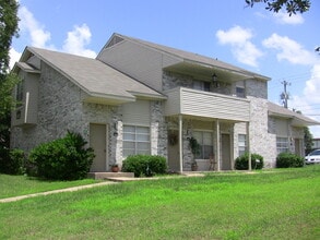Building Photo - 1102 Spring Loop