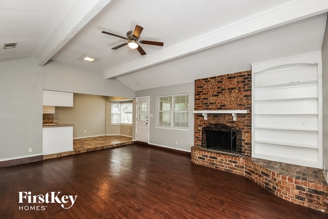 Building Photo - 1017 Hickory Cir