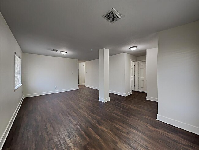 Building Photo - 820 Dragonfly Dr