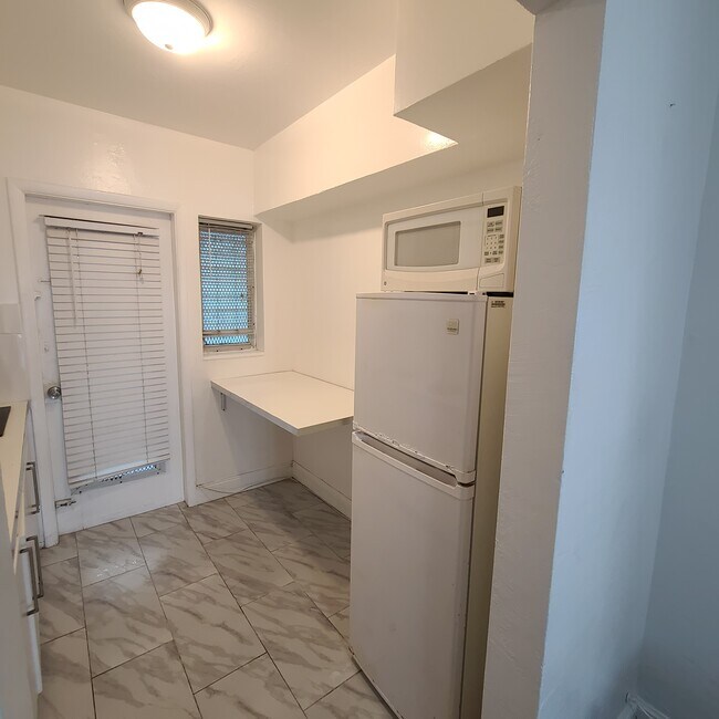 Building Photo - 640 8th St