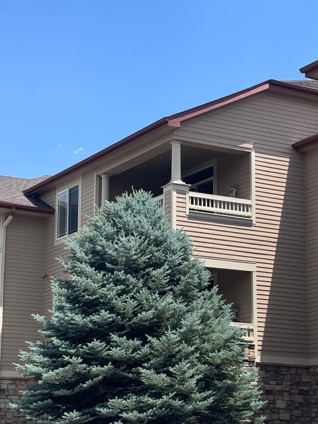 Foto del edificio - July 1st Move in! Top Floor 2 Bed / 2 Bath...