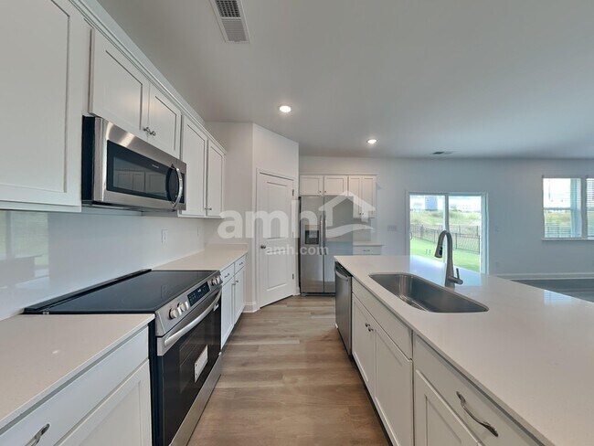 Foto del edificio - 3526 Jefferson Cor Ln