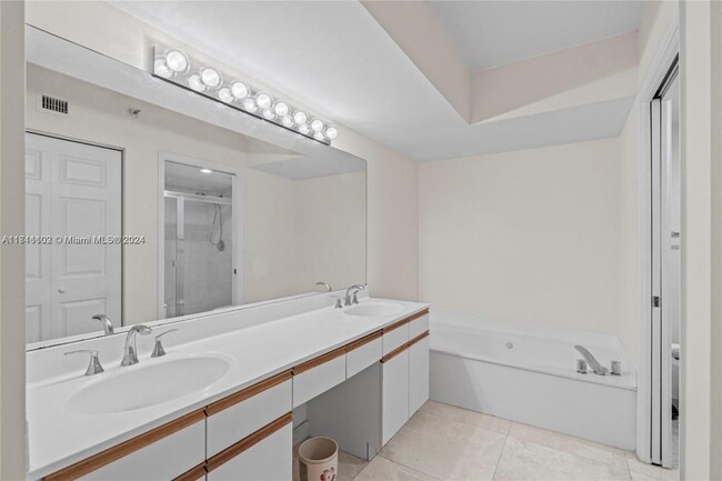 Building Photo - 2 bedroom in Aventura FL 33180