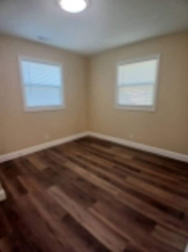 Building Photo - Newly renovated 3 bedroom