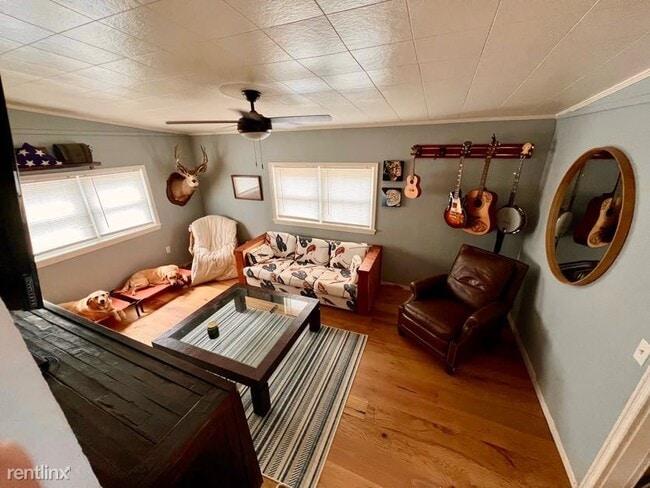 Building Photo - 3 br, 2 bath House - 212 Southeast Kalash ...