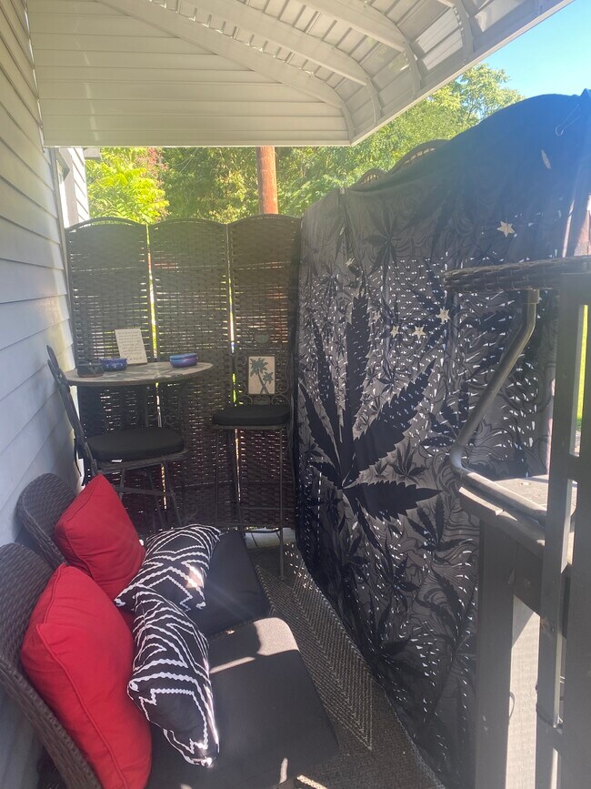 Covered entry porch - 1100 Anacostia Rd SE